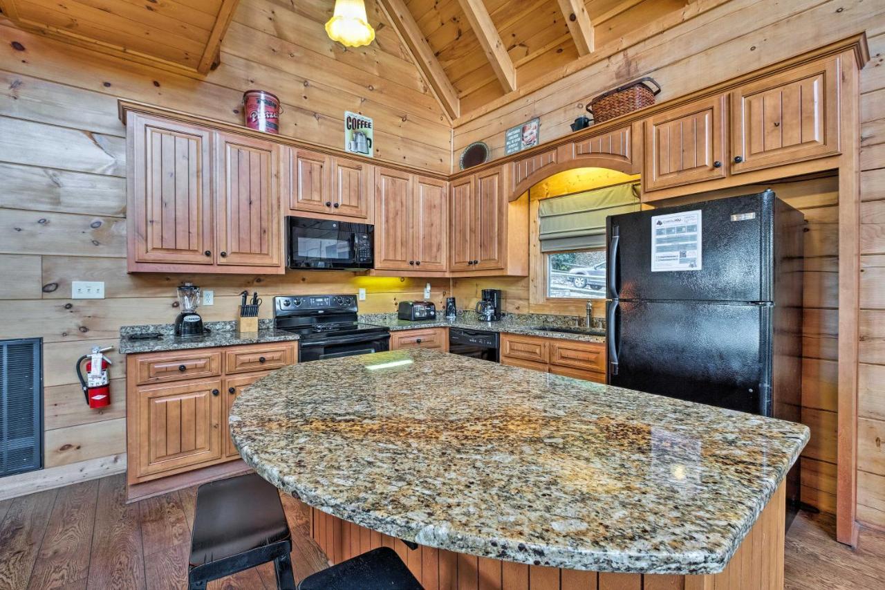 Pigeon Forge Cabin With Brand New Hot Tub And Views! 세비어빌 외부 사진